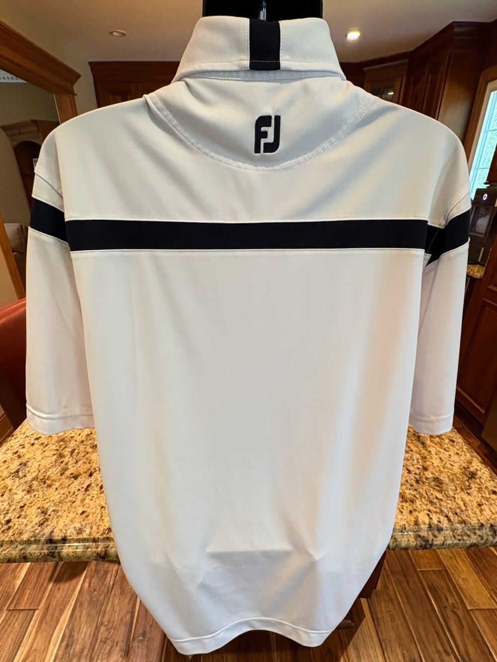 FootJoy Men's performance golf polo. Sharp white w/blue print & logos F/B/S. XL - Picture 6 of 8